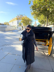 Plumas largo sin mangas negro