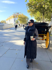 Plumas largo sin mangas negro