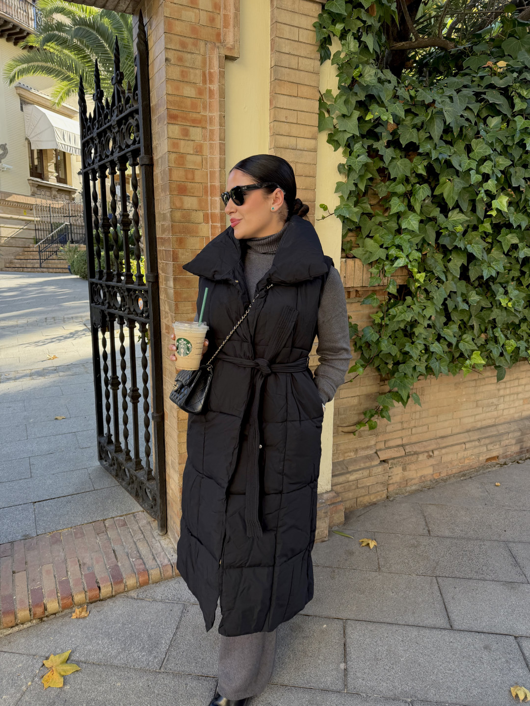 Plumas largo sin mangas negro