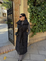 Plumas largo sin mangas negro