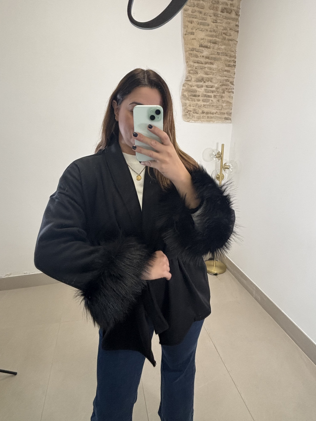 Abrigo paño corto plumas manga negro