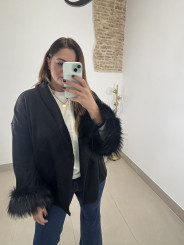 Abrigo paño corto plumas manga negro