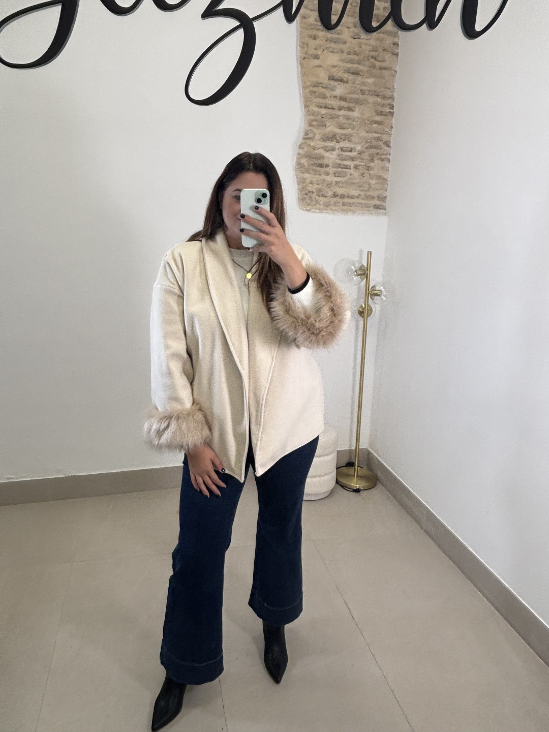 Abrigo paño corto plumas manga beige