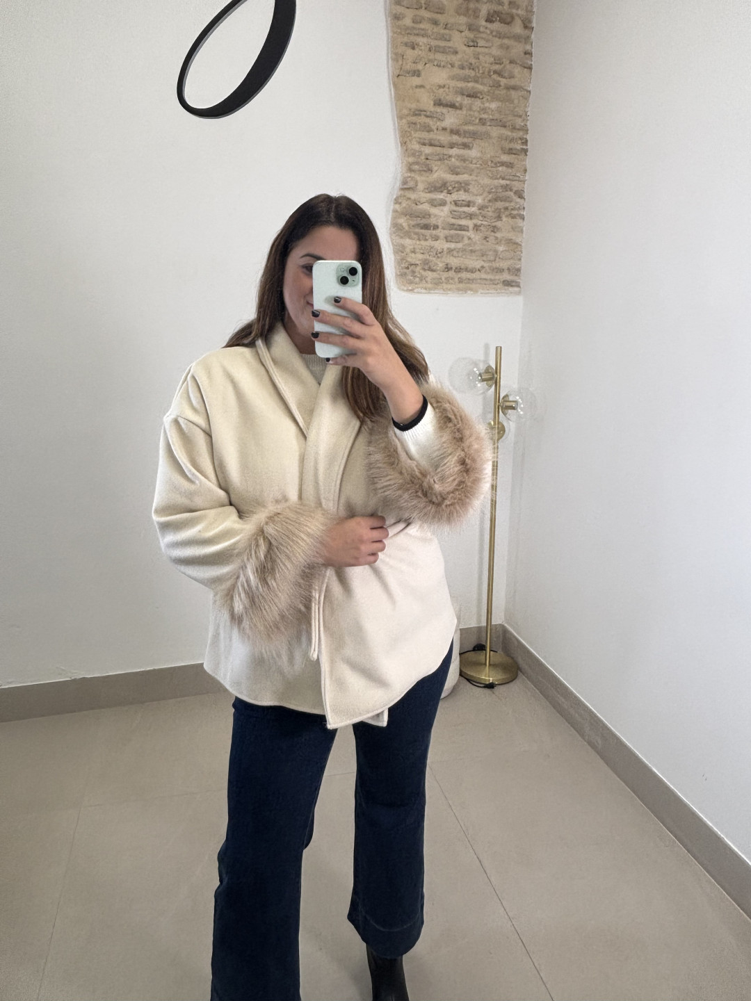 Abrigo paño corto plumas manga beige