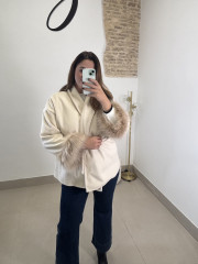 Abrigo paño corto plumas manga beige