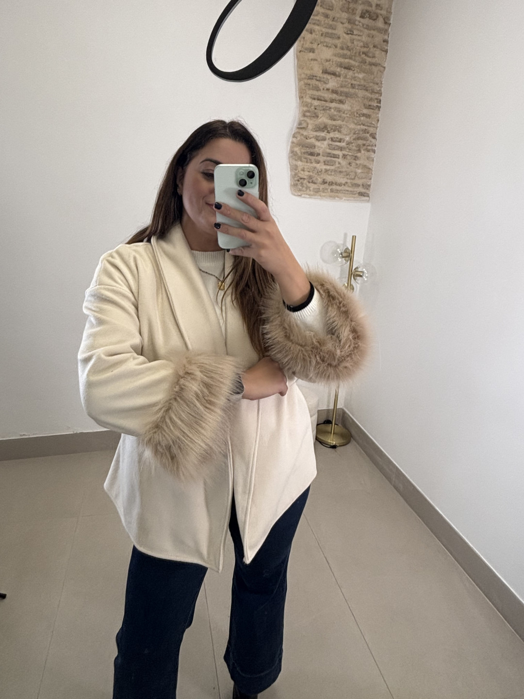 Abrigo paño corto plumas manga beige