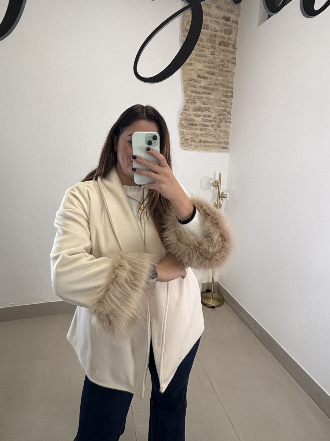 Abrigo paño corto plumas manga beige