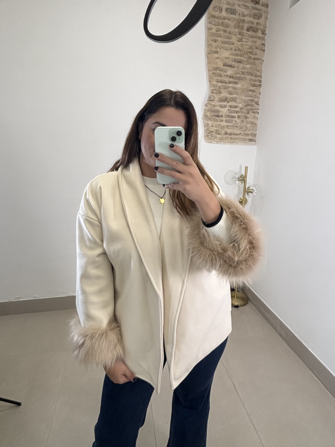 Abrigo paño corto plumas manga beige