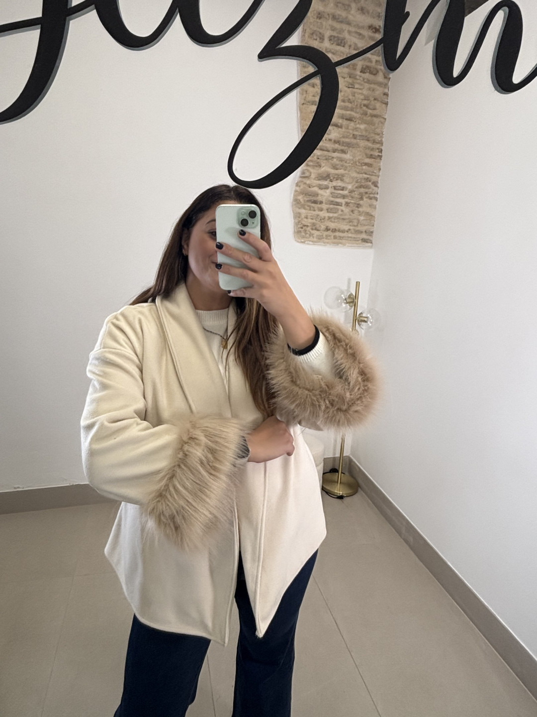 Abrigo paño corto plumas manga beige