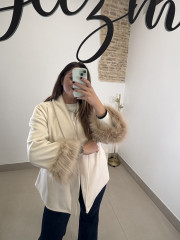 Abrigo paño corto plumas manga beige