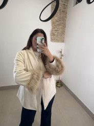 Abrigo paño corto plumas manga beige