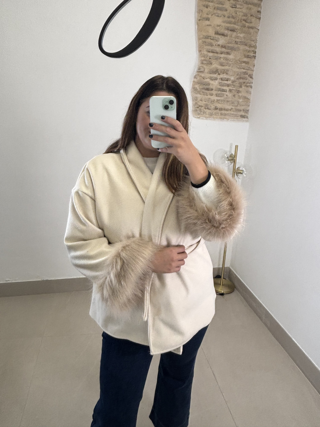 Abrigo paño corto plumas manga beige