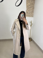 Abrigo paño botones beige
