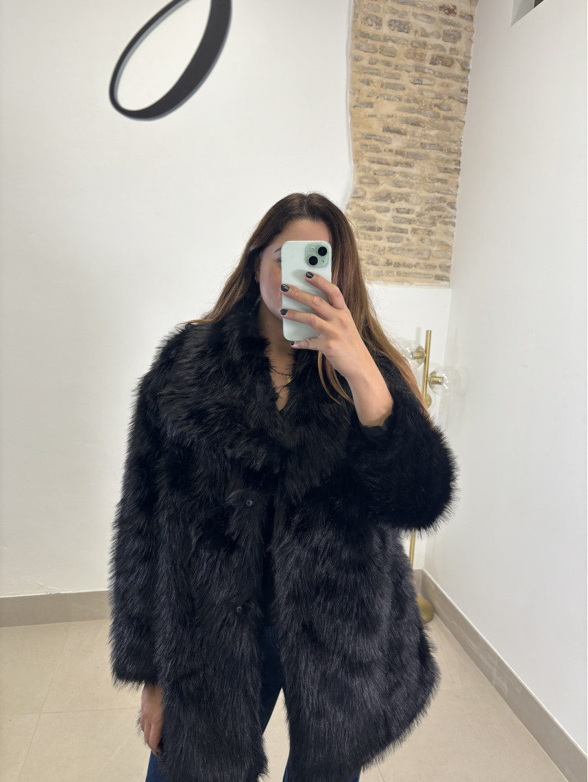 Abrigo pelo largo negro