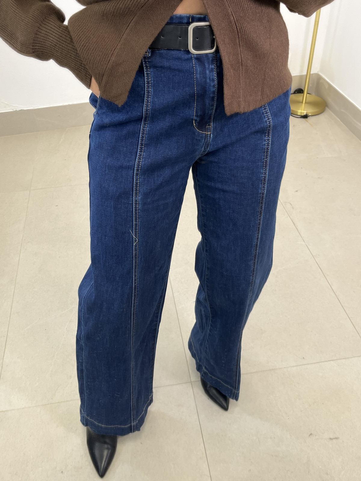 vaquero oscuro detalle pinza