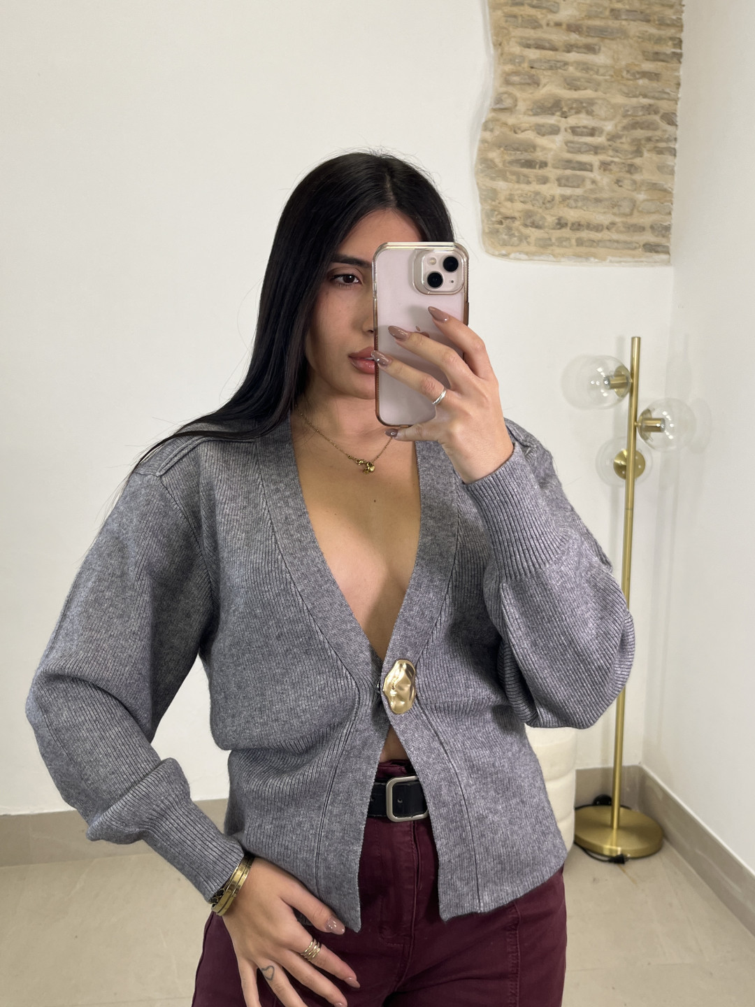 Rebeca boton dorado gris