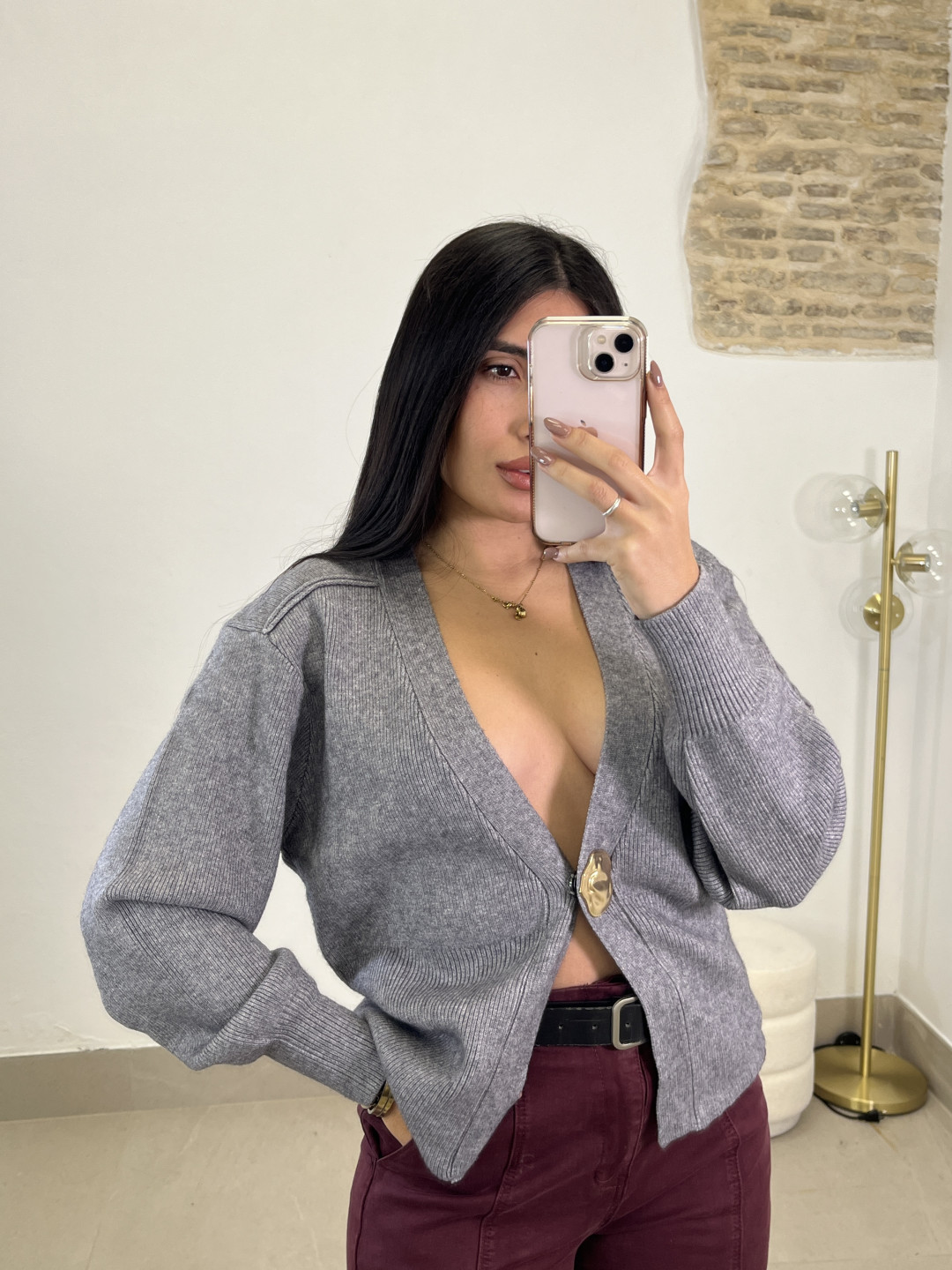 Rebeca boton dorado gris