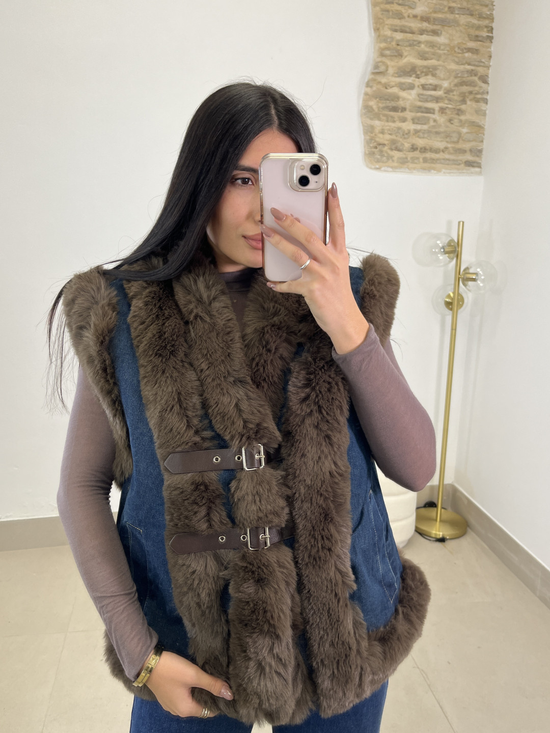 chaleco denim combinado pelo