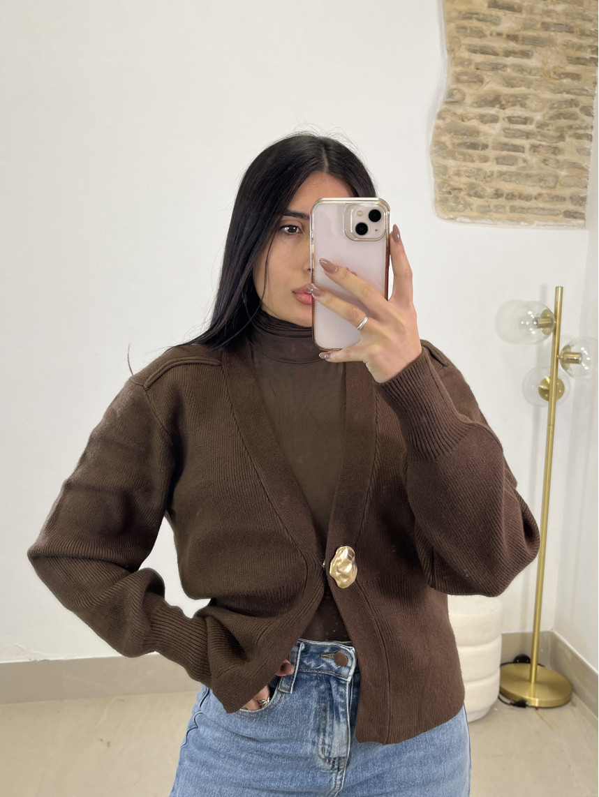 Rebeca boton dorado marron