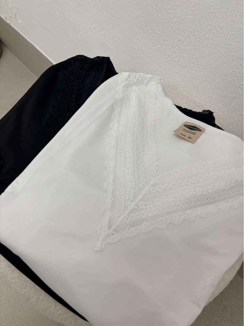 Camiseta termica escote V detalle encaje