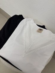 Camiseta termica escote V detalle encaje