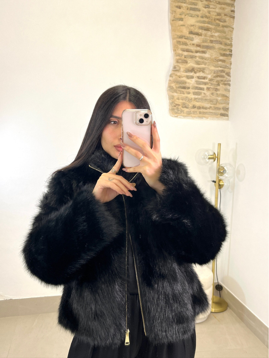 Abrigo corto cremallera pelos negro