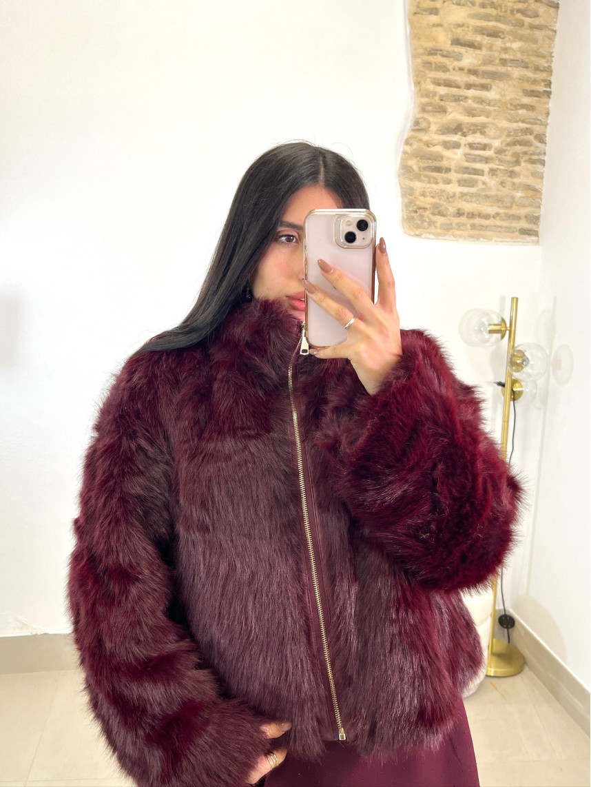 Abrigo corto cremallera pelos tinto