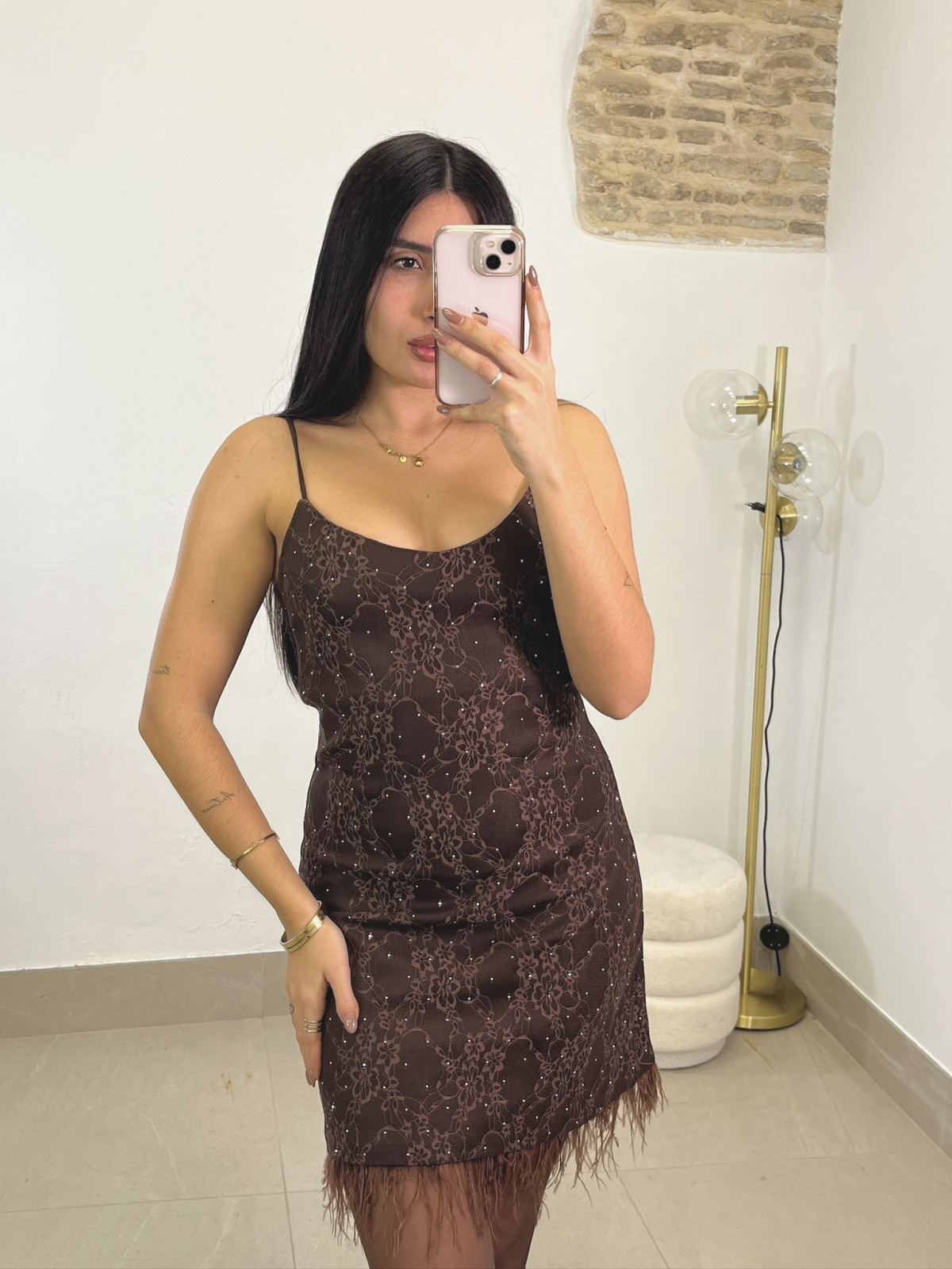 vestido brillo encaje pluma marron