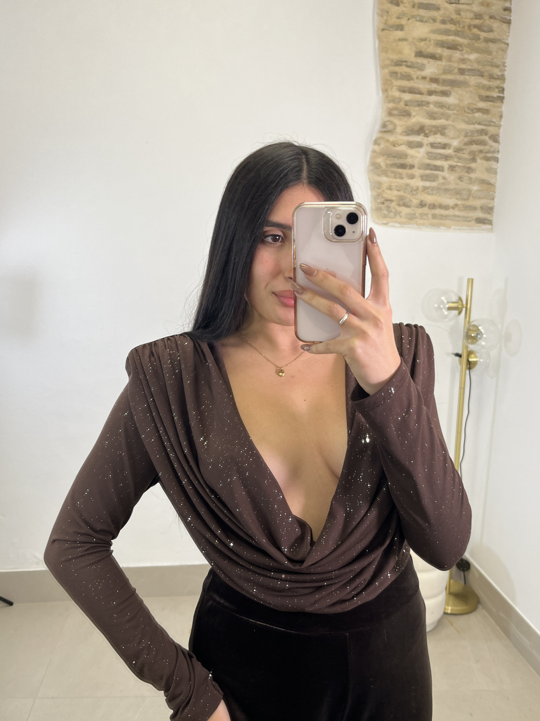 Top destellos drapeado marron