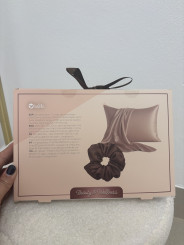 Set funda almohada efecto seda con coletero