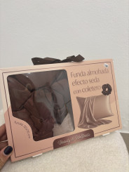 Set funda almohada efecto seda con coletero