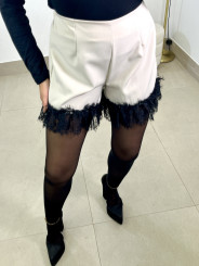 short detalle encaje beige