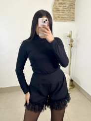 short detalle encaje negro