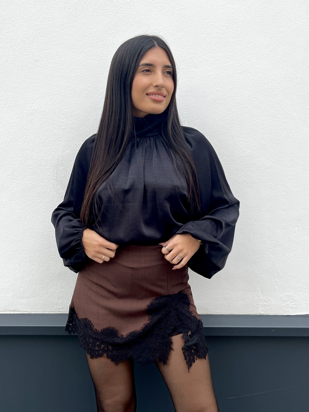 falda pantalón detalle encaje marron