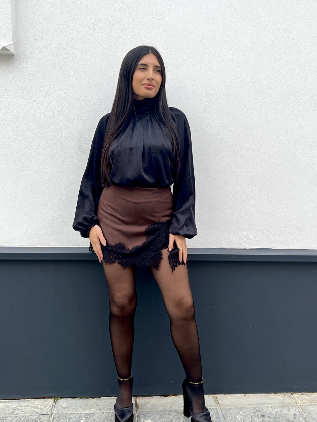 falda pantalón detalle encaje marron