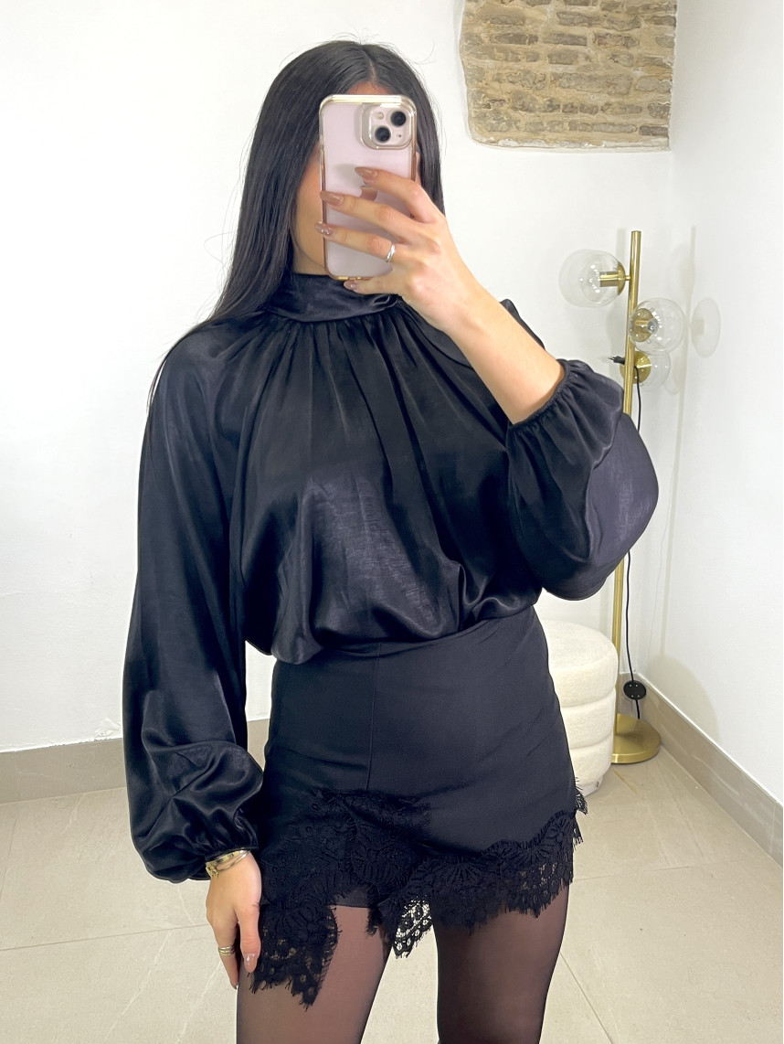 falda pantalón detalle encaje negra