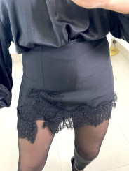 falda pantalón detalle encaje negra