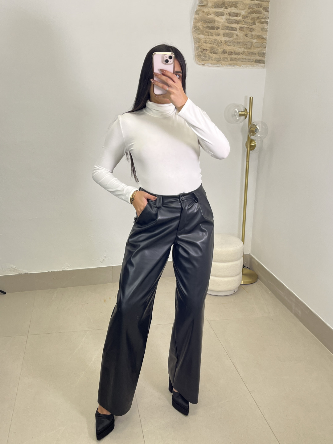 Camiseta basica cuello alto blanca