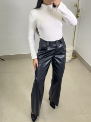 Camiseta basica cuello alto blanca