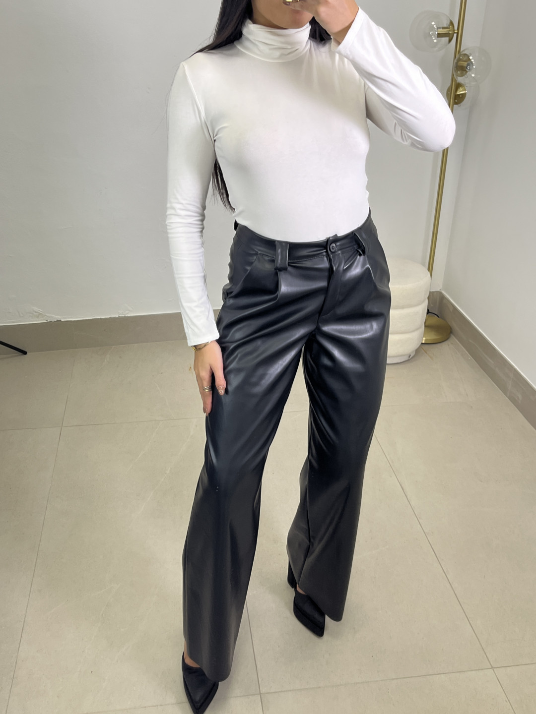 Camiseta basica cuello alto blanca