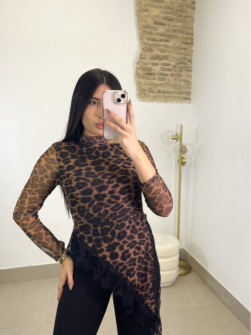 Top asimetrico animal print encaje marron