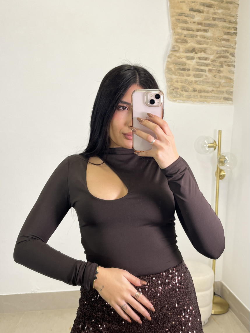 Body detalle apertura marron