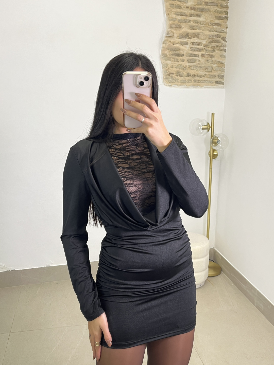 Vestido escote drapeado detalle encaje