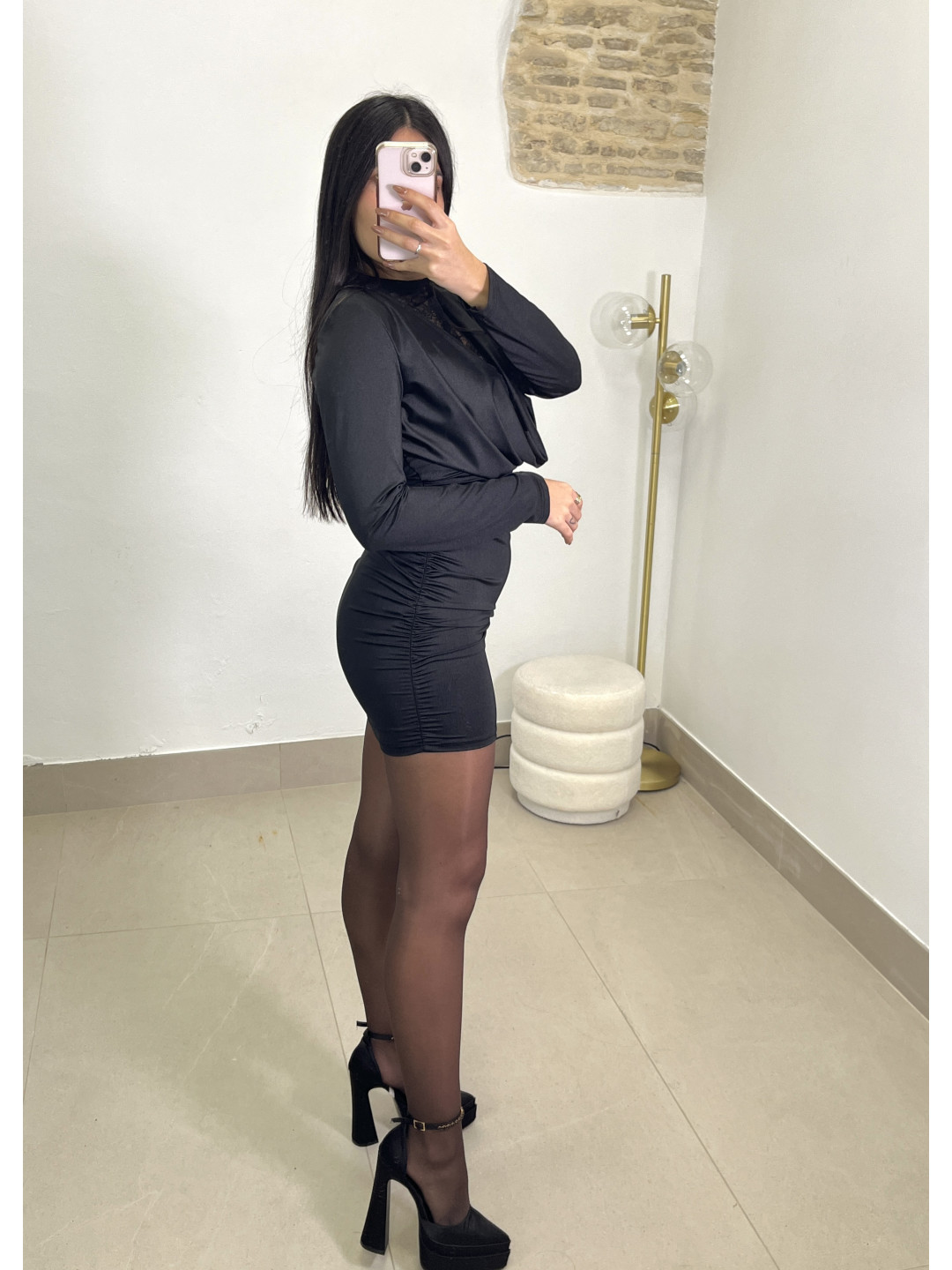 Vestido escote drapeado detalle encaje