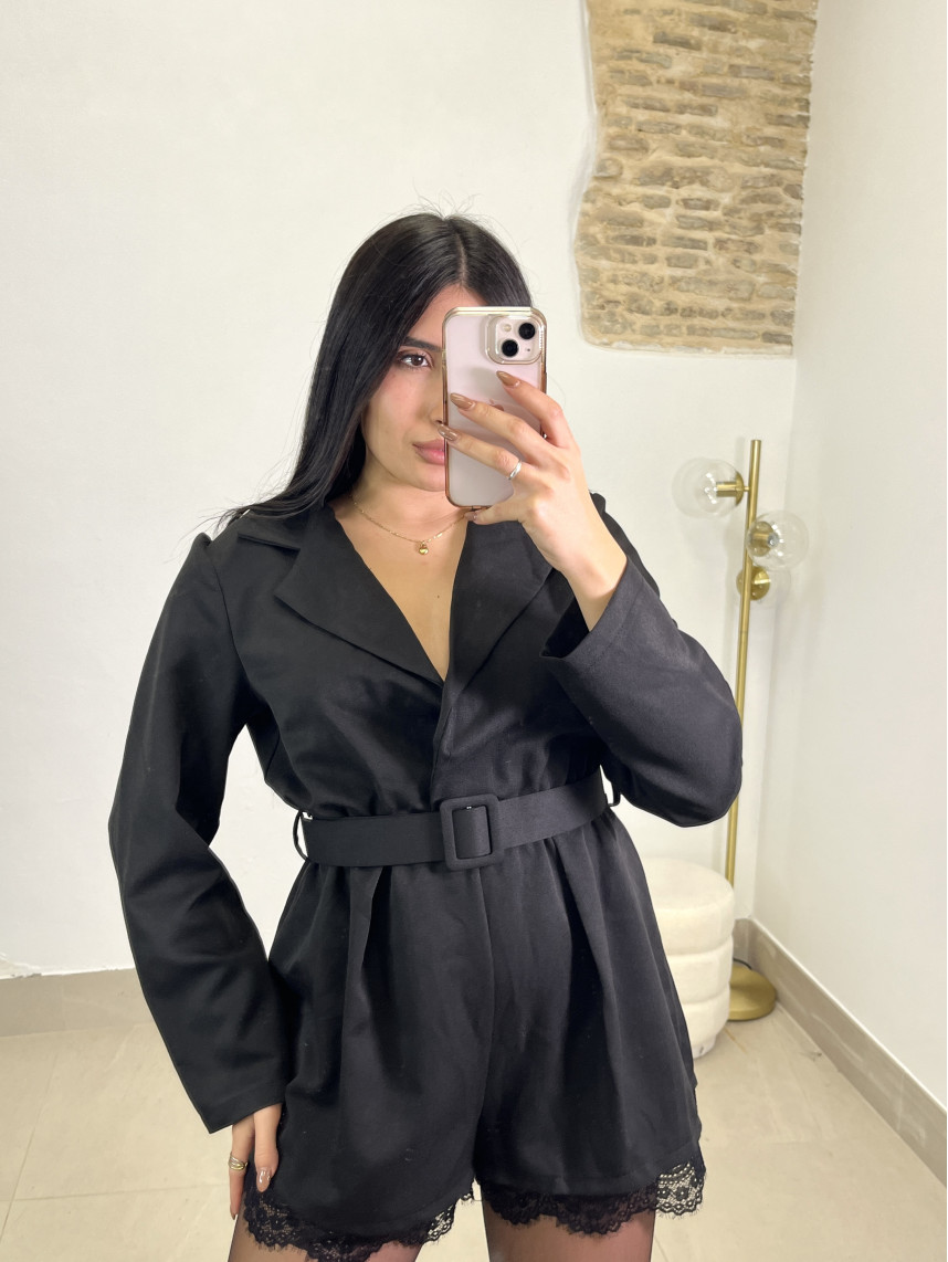 Vestido | Mono blazer detalle bajo encaje