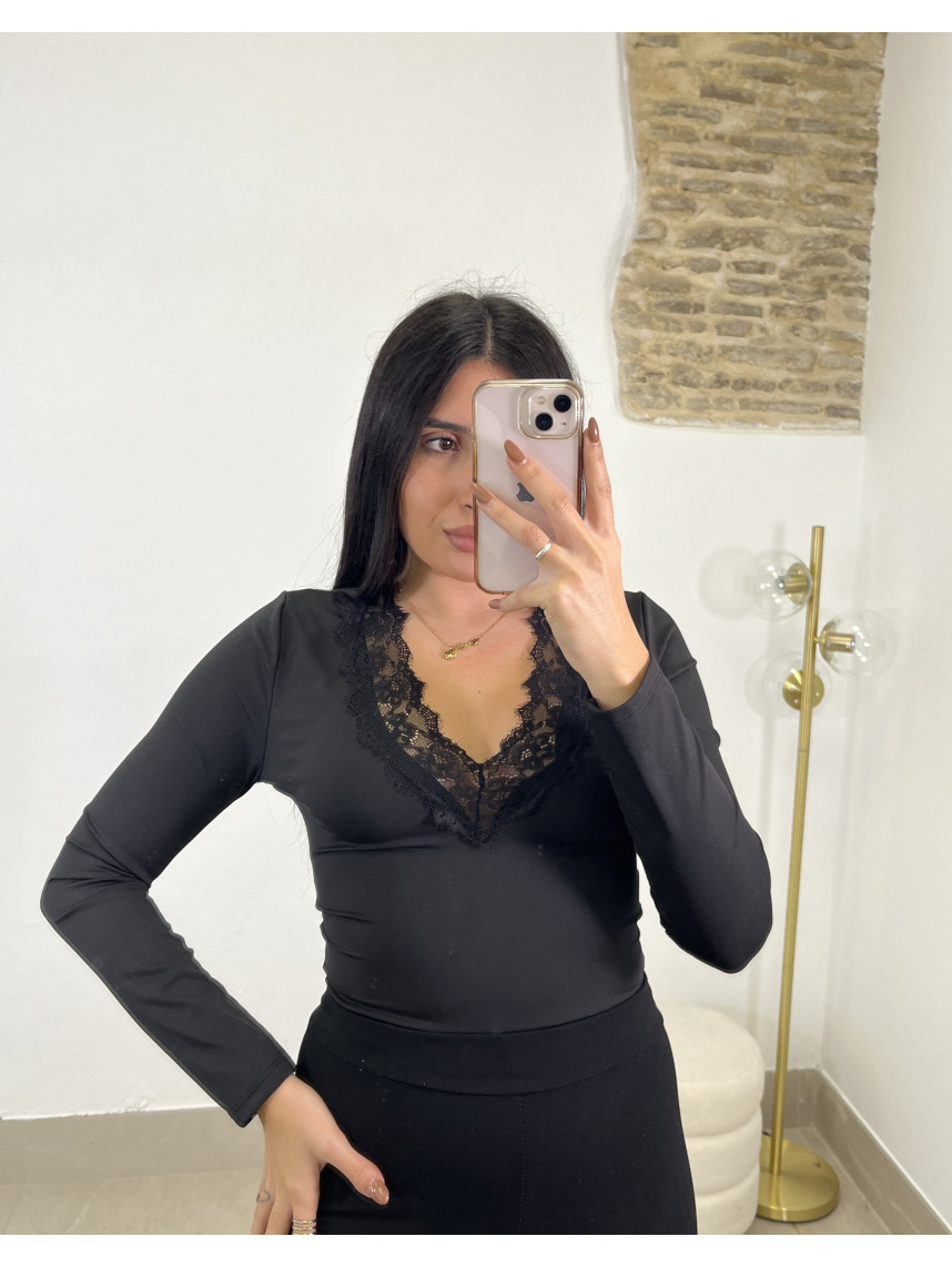 body  basico detalle encaje negro