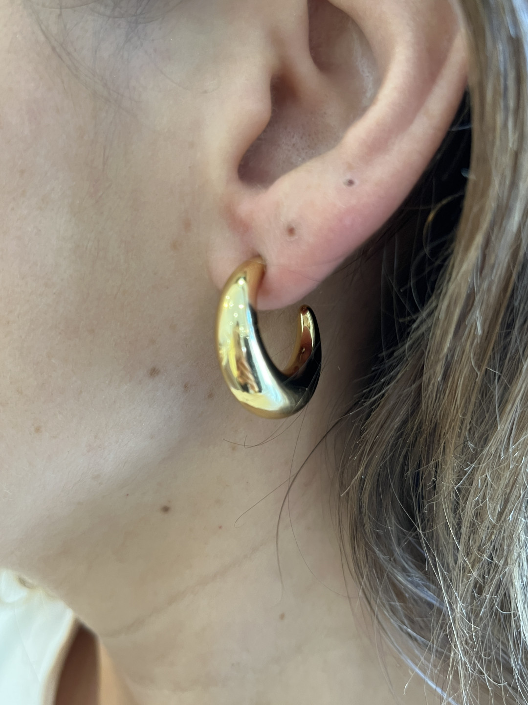 Argolla dorada mediana