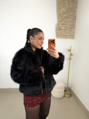 Abrigo corto cremallera pelos negro