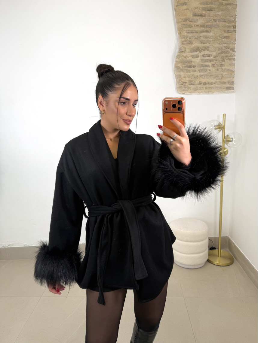 Abrigo paño corto plumas manga negro