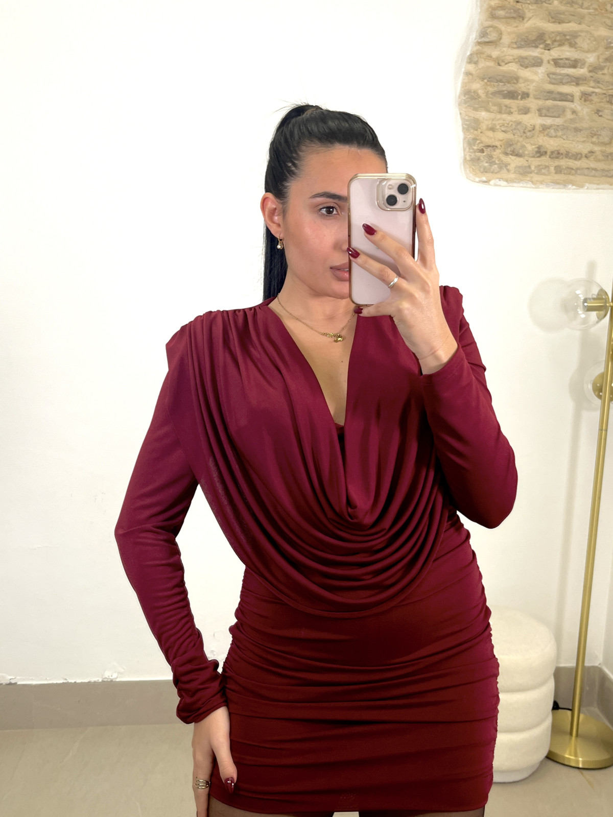 Vestido mini escote drapeado tinto